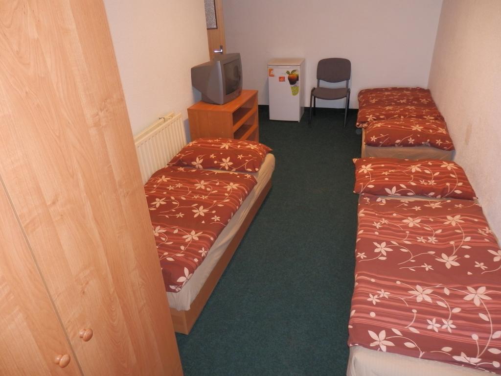 Ubytovna Pod Mostem Ostrava Rom bilde